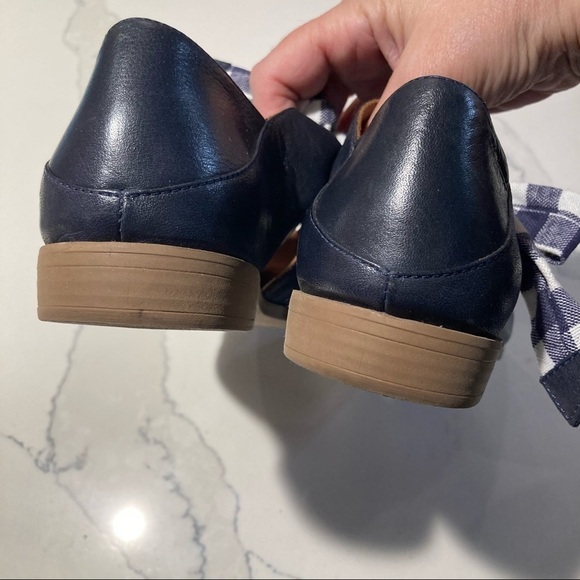 BUENO Sz 38 Leather Pointy Sandals with Gingham Bow in Navy - Picture 9 of 10